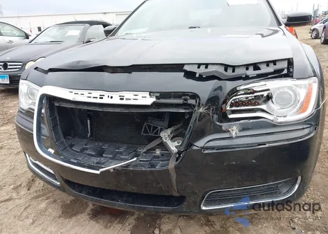 2014 Chrysler 300 z USA, uszkodzony, nr VIN 2C3CCAAG4EH220965